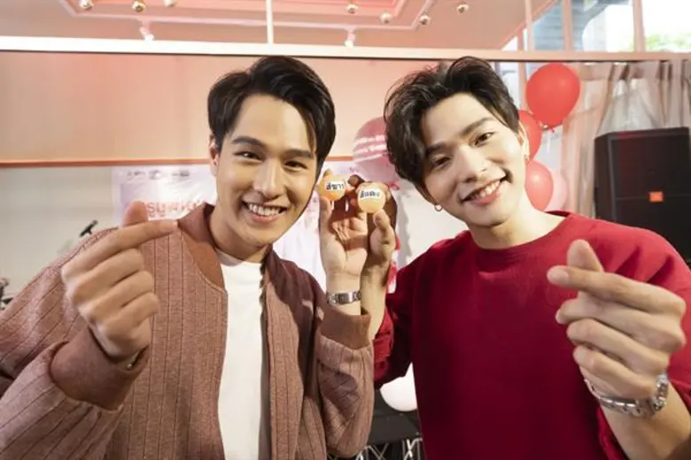 ทรูมูฟเอช และแกรมมี่ พาแฟนคลับร่วมกิจกรรมแฟนมีตกับ สองหนุ่มสุดฮอต “ลี-ทอย”