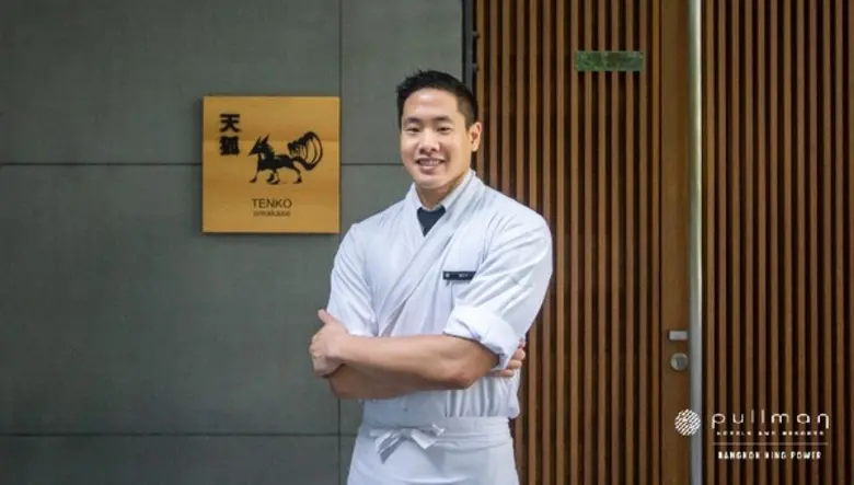 ท่ามกลางสวนพฤกษศาสตร์ รายล้อมไปด้วยต้นไม้...