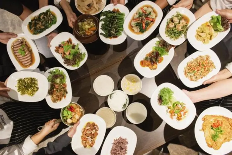 ห้องอาหารทเวนตี้ เซเว่น ไบทส์ บราสเซอรี่ ...