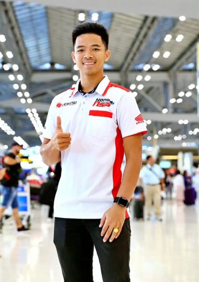 ยอดนักบิดดาวรุ่งชาวไทย "ก้อง" สมเกียรติ จ...