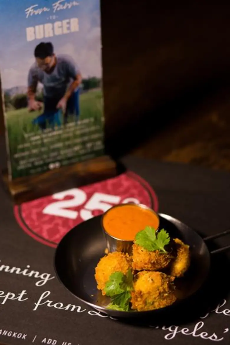 จากฟาร์มสู่เบอร์เกอร์ กับเชฟแบล็ค ที่ร้านทเวนตี้ไฟว์ ดีกรีส์