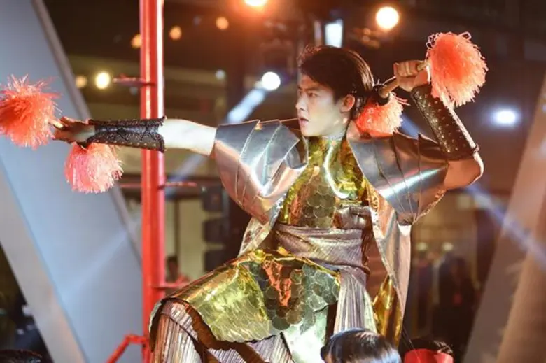 “หมาก” ควงคู่ “คิมเบอร์ลี่” โชว์หวาน อลังการ จัดเต็ม แสง สี ในตำนานเทพมังกรทอง-นางพญาหงส์ฟ้า ฉลองเปิดตรุษจีน “ห้างเซ็นทรัล”