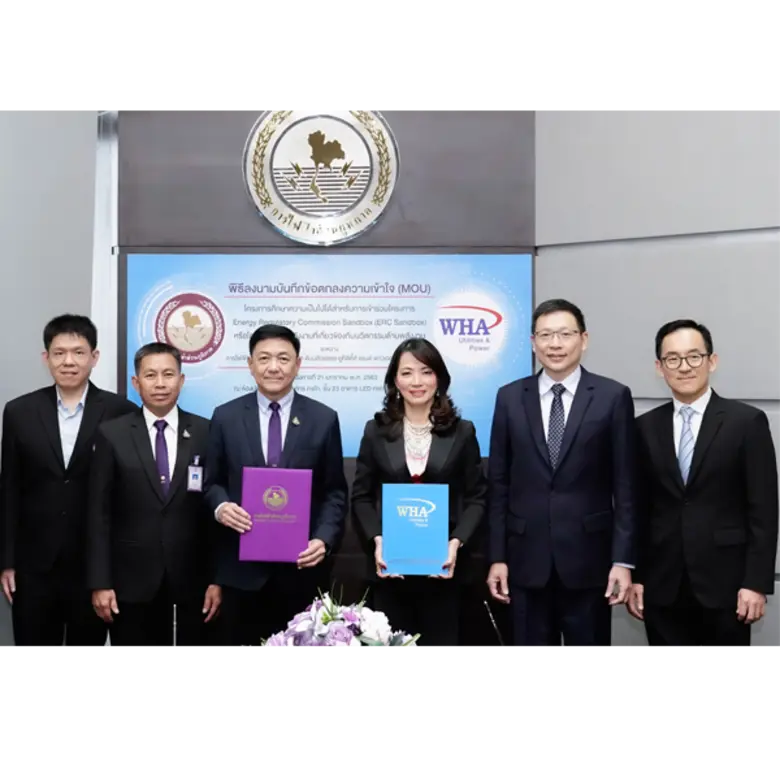 นางสาวจรีพร จารุกรสกุล (ที่ 3 จากขวา) ประ...