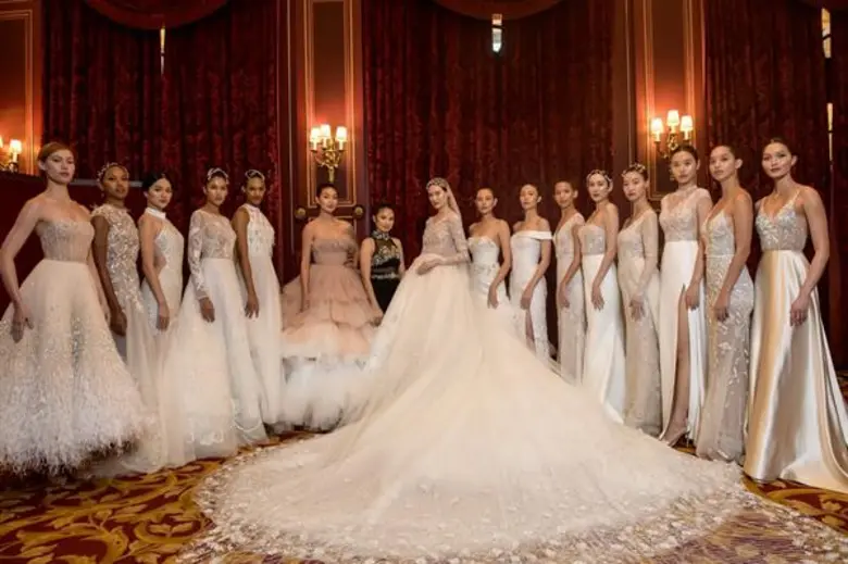 เพราะการทำชุดเจ้าสาวระดับกูตูร์ เพื่อให้เ...