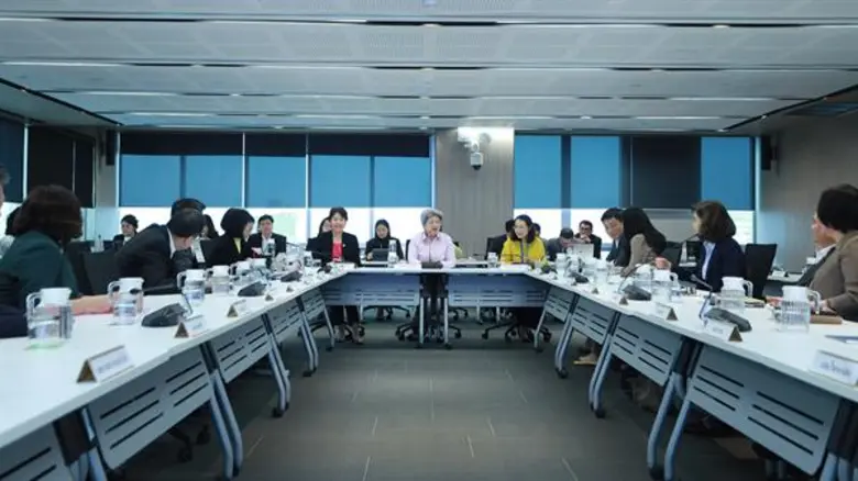 นางสาวรื่นวดี สุวรรณมงคล เลขาธิการ สำนักง...