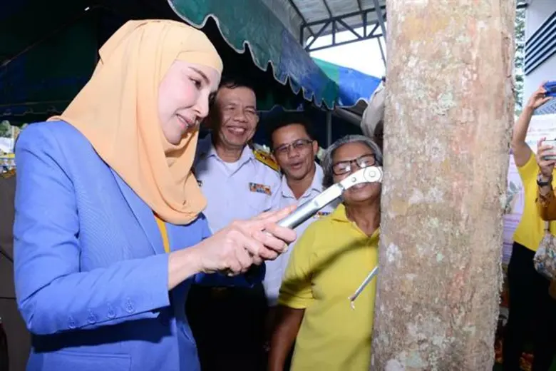 นางสาวมนัญญา ไทยเศรษฐ์ รัฐมนตรีช่วยว่าการ...