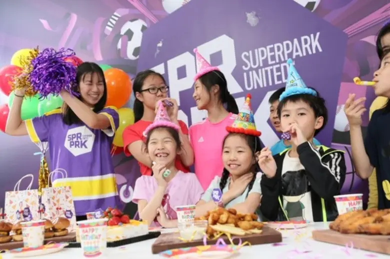 ซุปเปอร์พาร์ค ประเทศไทย สวนสนุกในร่มระดับโลก นำเสนอ...