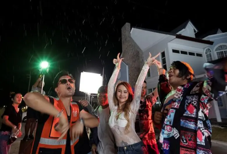 “วงต๊กโต อาร์สยาม” ขอหวนคืนวงการ พร้อมส่งซิงเกิ้ล “ขายบริการ” จังหวะโจ๊ะ สุดมันส์ เต้นกันยับ