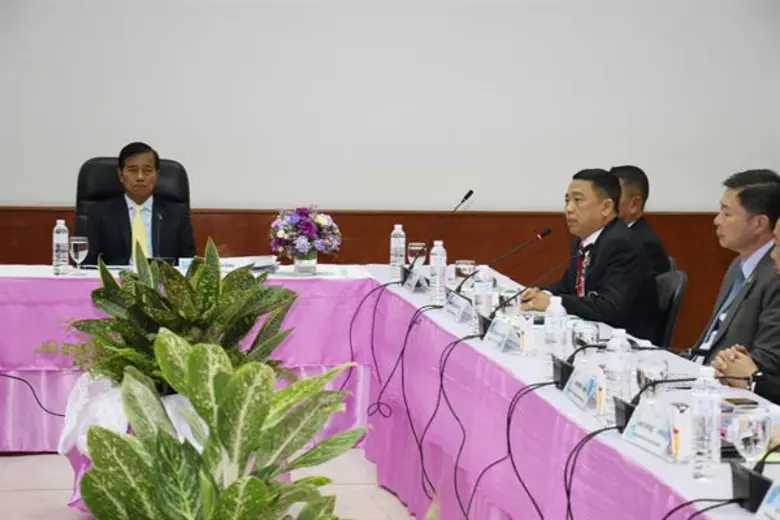 "นายถาวร เสนเนียม รัฐมนตรีช่วยว่าการกระทรวงคมนาคม นำคณะตรวจเยี่ยมและมอบนโยบายในการดำเนินงานแก่สถาบันการบินพลเรือน ภายใต้แนวคิด "เชื่อมไทย เชื่อมโลก"