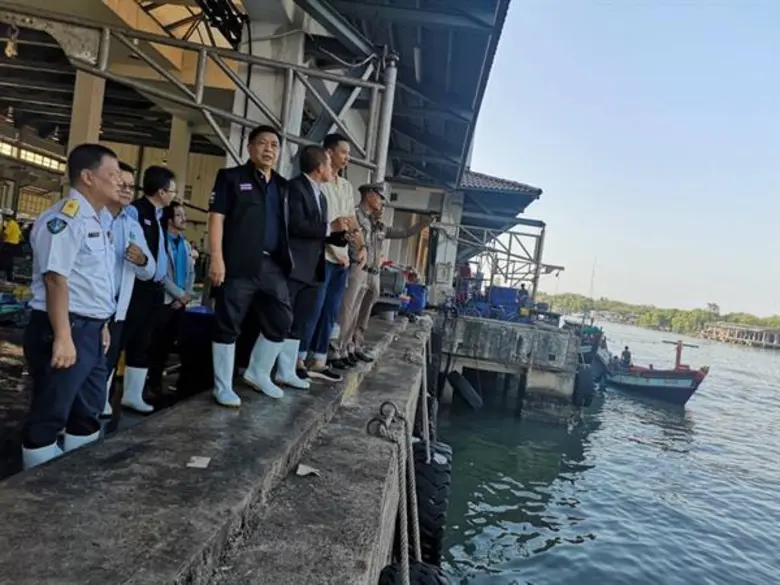 “อลงกรณ์” ลุยด่านระนอง กำชับคุมเข้มสัตว์น้ำต่างชาติทะลักเข้าไทย พร้อมแก้ปัญหาราคาสัตว์น้ำในประเทศไทย