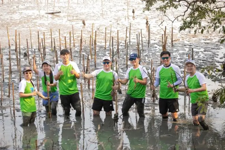 "ชไนเดอร์ อิเล็คทริค ร่วมใจปลูกป่าชายเลน ก้าวสำคัญ กับ กิจกรรมเปลี่ยนของขวัญคุณให้เป็นของขวัญโลก"