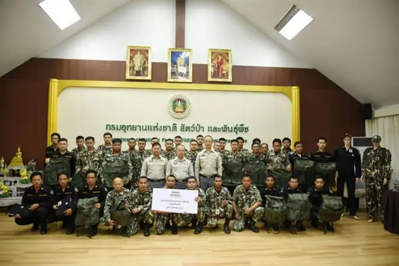 นายเชาวลิต เอกบุตร (ที่ 5 จากซ้าย) กรรมกา...