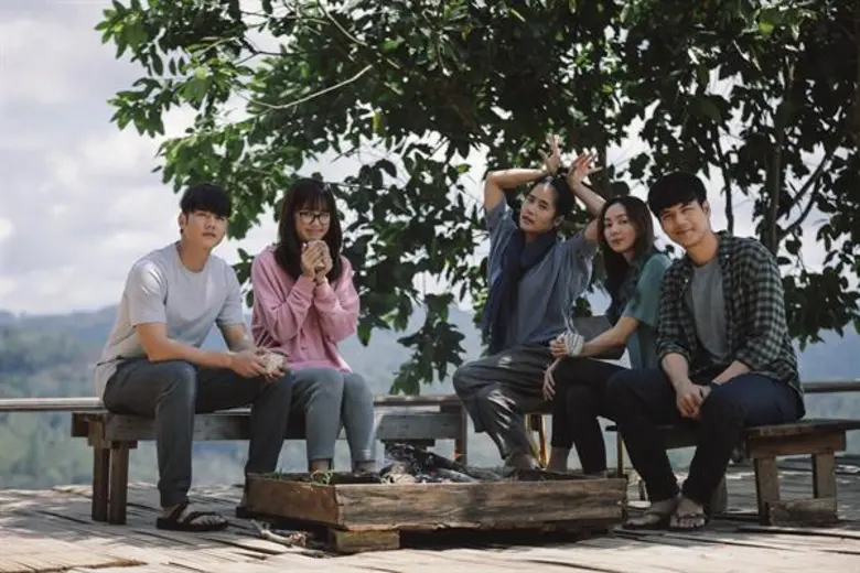 สุขสันต์วันโสด จัดหนัก ส่ง มาริโอ้-พลอย Vs.แก๊งโสดสุดรั่ว โฟร์ ,นิกกี้ ,อ้น ศรีพรรณ , โจ๊ก อัครินทร์ ตกลงนี่มันโฮมสเตย์หรือสถานบำบัดความโสดกันเนี่ยะ!