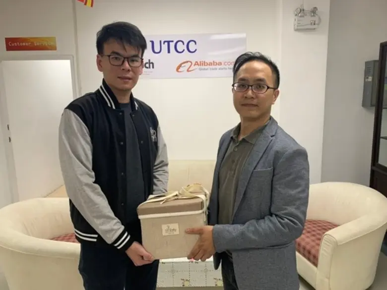 ภาพข่าว: เยลโล่เพจเจส ขอส่งความสุขรับปีใหม่และตรุษจีนแด่ลูกค้าและคู่ค้า เฮงๆ ปังๆ รับปีหนูทอง