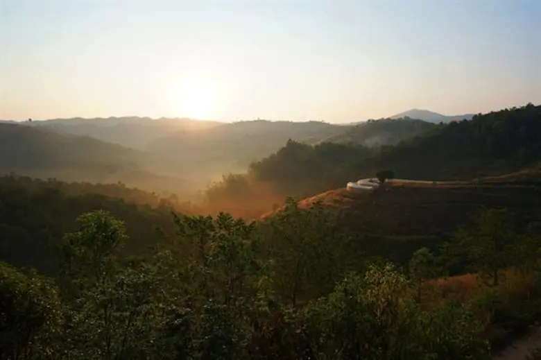 ทีวีไกด์: รายการ หลงรักยิ้ม ท่องแดนธรรมชาติบนดอย ส่องวิถีชีวิตเรียบง่ายของชาวเขา