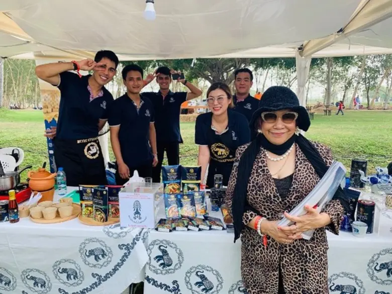 "ภัตตาคาร บลู เอเลเฟ่นท์ และโรงเรียนสอนทำ...