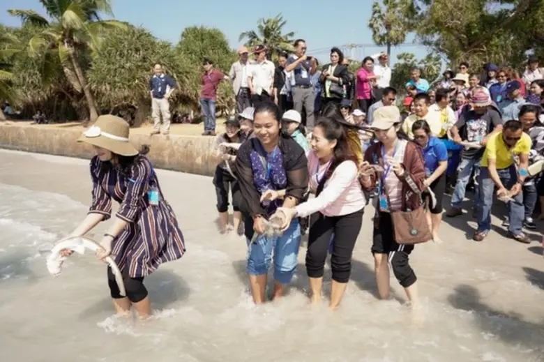 ชุมชนเรียนรู้รักษ์สิ่งแวดล้อมกับดับบลิวเอชเอ กรุ๊ป