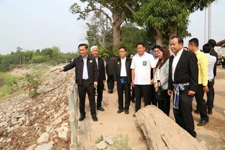 รัฐมนตรีช่วยว่าการกระทรวงมหาดไทย ลงพื้นที่จังหวัดบึงกาฬ ติดตามการดำเนินโครงการก่อสร้างเขื่อนป้องกันตลิ่งริมแม่น้ำสงคราม