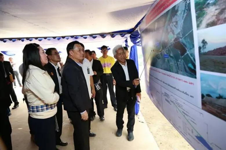 รัฐมนตรีช่วยว่าการกระทรวงมหาดไทย ลงพื้นที่จังหวัดบึงกาฬ ติดตามการดำเนินโครงการก่อสร้างเขื่อนป้องกันตลิ่งริมแม่น้ำสงคราม