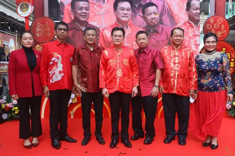 นายจุรินทร์ ลักษณวิศิษฏ์ รองนายกรัฐมนตรี ...