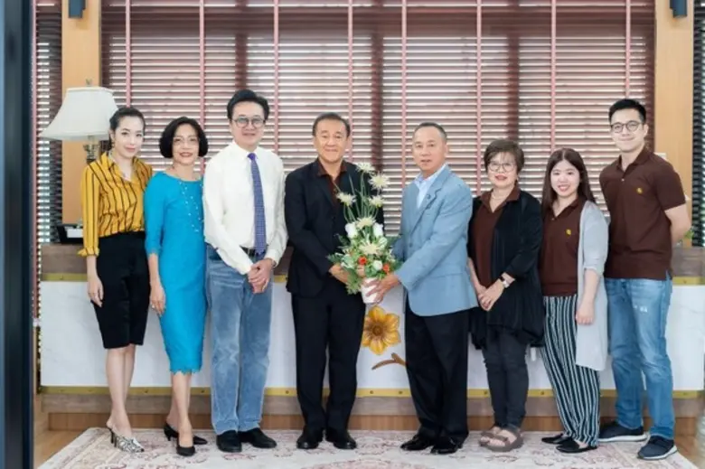 พลเรือเอก พิเชฐ ตานะเศรษฐ (คนที่ 5 จากซ้า...