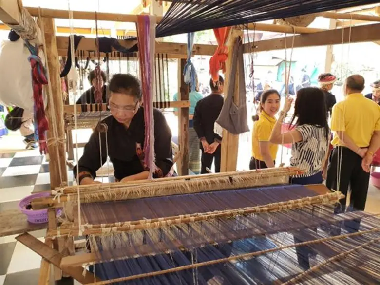 พาณิชย์’ ยกระดับการตลาดผลิตภัณฑ์ผ้าไหมสู่แหล่งท่องเที่ยวอย่างต่อเนื่องปิดทริป “เส้นทางสายไหม...สู่เมืองรอง” ขึ้นเหนือ : น่าน อุตรดิตถ์ แพร่