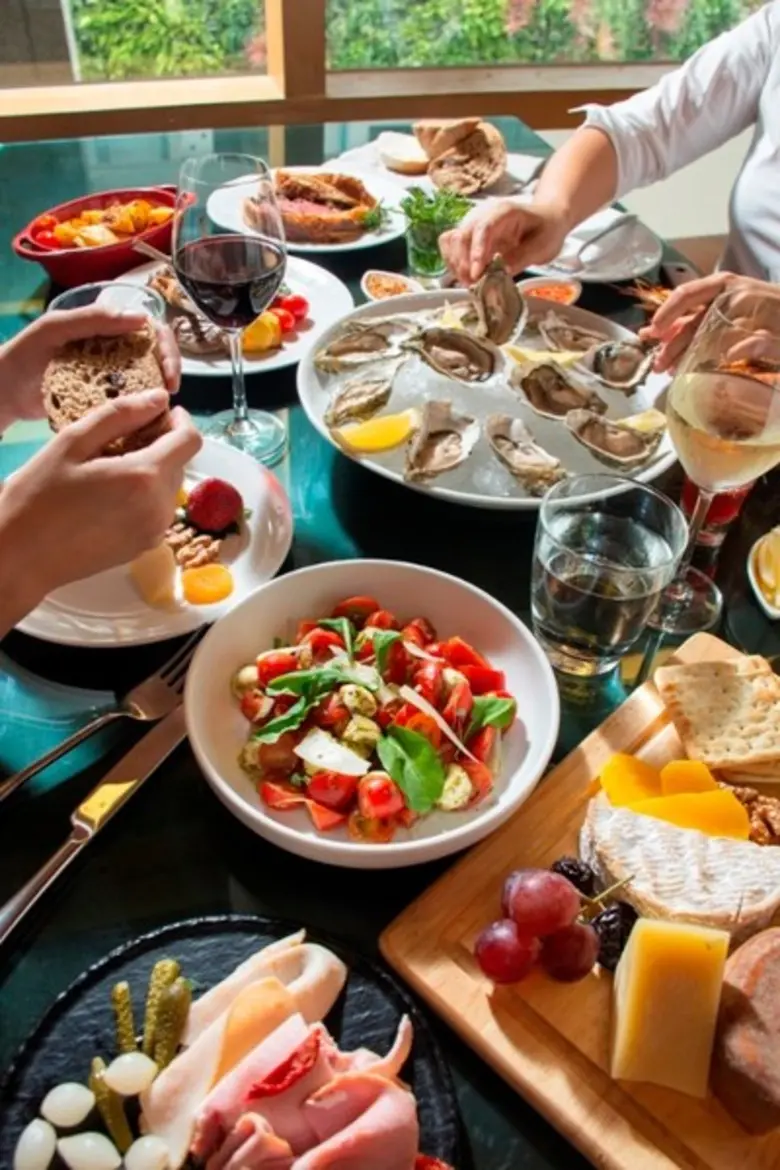 อิ่มอร่อยกับอาหารทะเล เมนูอาหารนานาชาติใน...