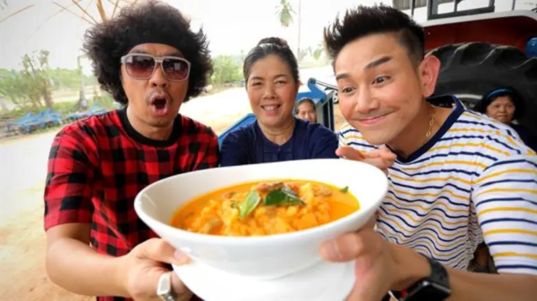 ทีวีไกด์: รายการ “ครัวลั่นทุ่ง” พล่ากุ้ง พาบุกสวนต้นตำหรับสับปะรดศรีราชา