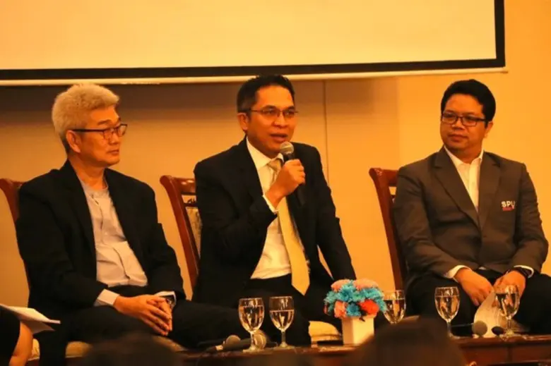 แอร์พอร์ต เรล ลิงก์ ร่วมเป็นวิทยากร และร่วมแสดงความยินดีกับเจ้าหน้าที่ ซึ่งได้รับมอบประกาศนียบัตรคุณวุฒิวิชาชีพ สาขาอาชีพช่างซ่อมบำรุงระบบอาณัติสัญญาณ รุ่นแรกของประเทศไทย ในงานสัมมนา“Professional in Rail Industry " มืออาชีพในระบบราง