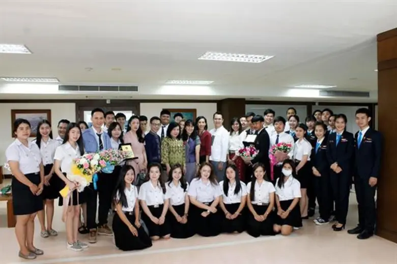 คณะเทคโนโลยีสารสนเทศ และคณะบริหารธุรกิจ ม...