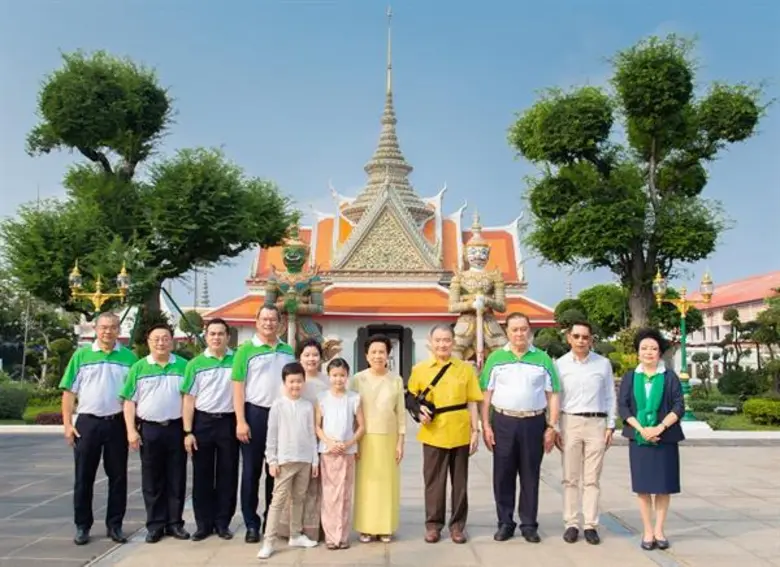 นายเจริญและคุณหญิงวรรณา สิริวัฒนภักดี ประ...