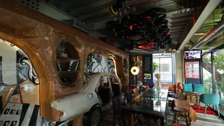 โบว์ลิ่ง ปริศนา สุดทึ่งได้เจอโรงแรมรถยนต์ในฝัน ที่อยากไปลองนอน