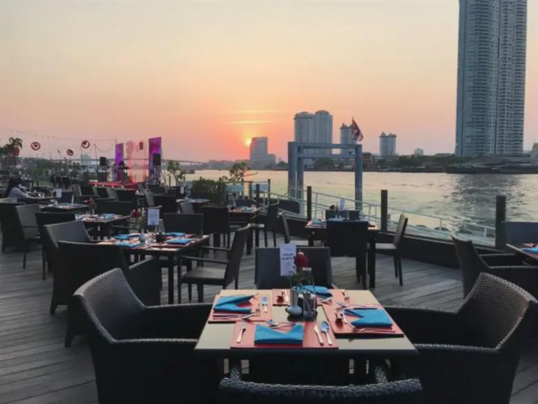 ฉลองวันแห่งความรักริมเจ้าพระยา ที่แม่น้ำ รามาดาพลาซา