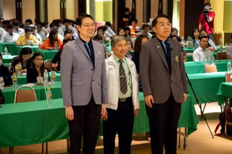 ผศ.ดร.วิโรจน์ ลิ้มไขแสง ประธานกรรมการอธิก...