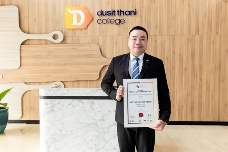 ดร. อรรถเวทย์ พฤกษ์สถาพร (ที่ 2 จากซ้าย) ...