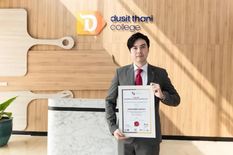 “ผู้นำรุ่นใหม่ด้านการศึกษาแห่งปี”ที่ วิทยาลัยดุสิตธานี