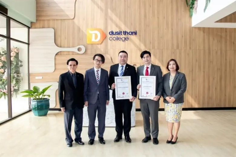 “ผู้นำรุ่นใหม่ด้านการศึกษาแห่งปี”ที่ วิทยาลัยดุสิตธานี