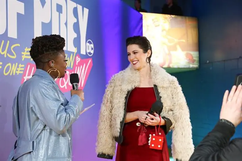 ทีมนกผู้ล่า กับฮาร์ลีย์ ควินน์ ผู้เริดเชิด จัดเต็มขนปุย มาลุยพรมต่อที่ลอนดอนพรีเมียร์