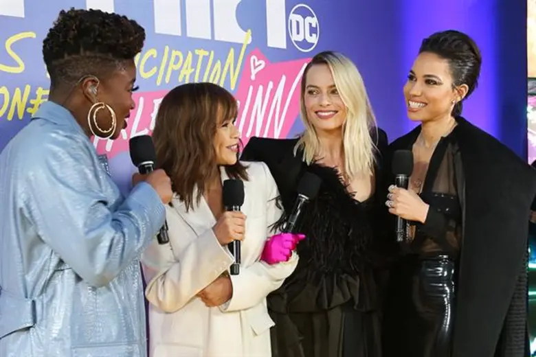 ทีมนกผู้ล่า กับฮาร์ลีย์ ควินน์ ผู้เริดเชิด จัดเต็มขนปุย มาลุยพรมต่อที่ลอนดอนพรีเมียร์