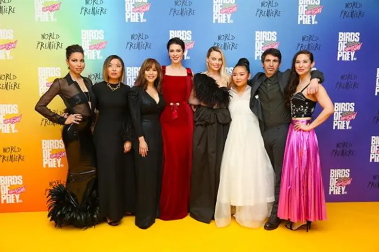 ทีมนกผู้ล่า กับฮาร์ลีย์ ควินน์ ผู้เริดเชิด จัดเต็มขนปุย มาลุยพรมต่อที่ลอนดอนพรีเมียร์