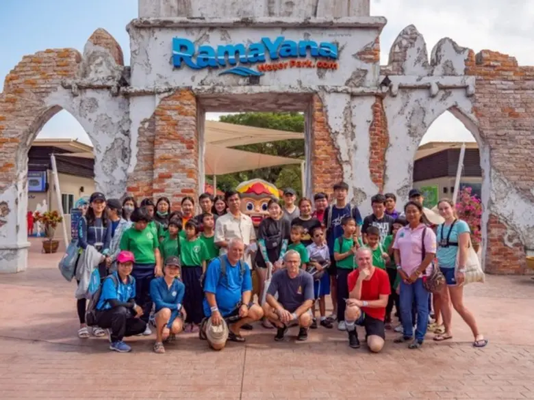 สวนน้ำรามายณะ ร่วมกับ โรงเรียนนานาชาติบรอ...