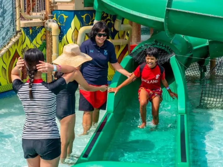 ภาพข่าว: สวนน้ำรามายณะมอบความสุขให้กับน้องๆคนพิการตาบอด