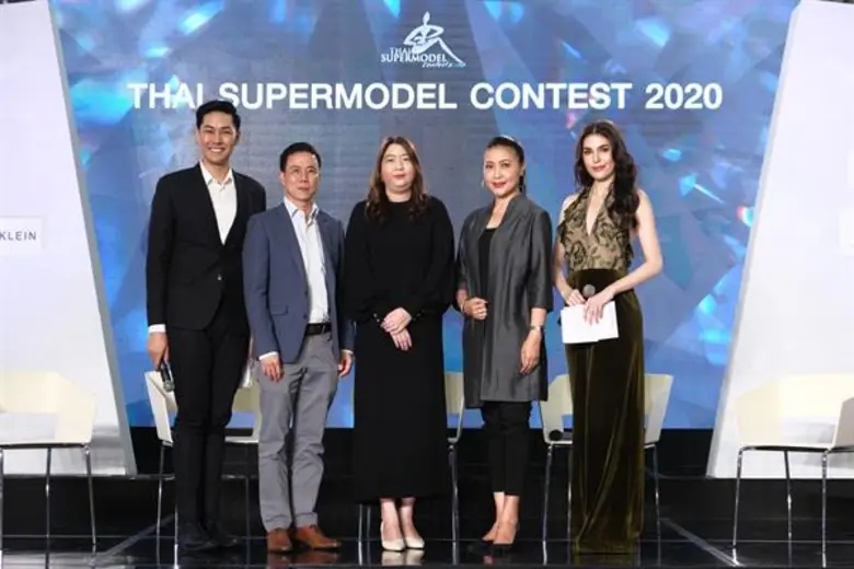 นางสาวเบญญาสิริณัฐ ธนพรโชคไชย (ที่ 2 จากข...