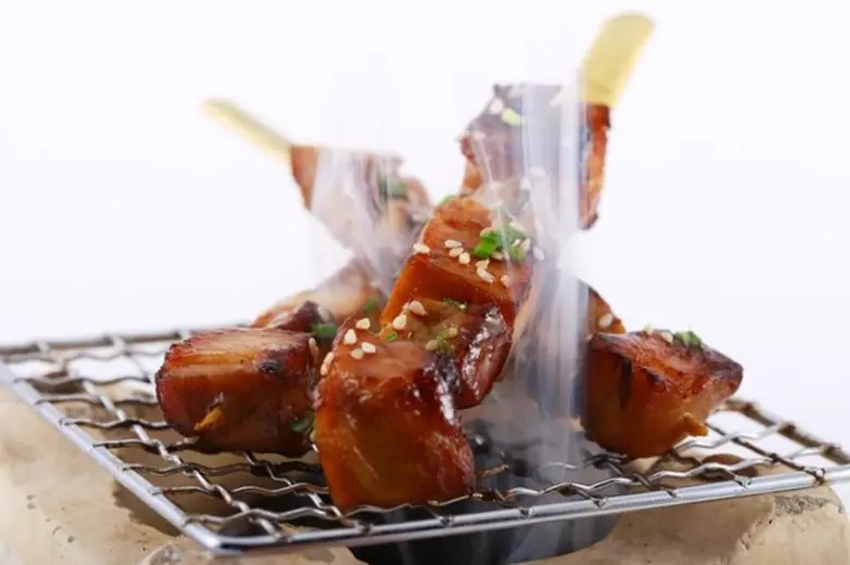 จิบค็อกเทลชมพระอาทิตย์ตกยามเย็น นั่งชมวิว...