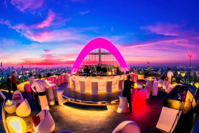 สายชิวไม่ควรพลาด ชมวิว จิบค็อกเทล ชมพระอาทิตย์ตกยามเย็นแบบ 360 องศา ณ ครู แชมเปญ บาร์ แอท เรดสกาย