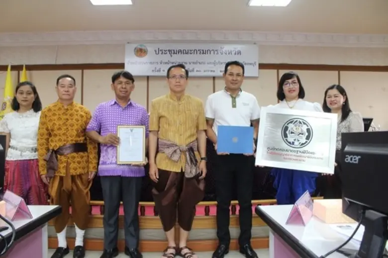 สนพ.ลพบุรี มอบป้ายศูนย์ทดสอบมาตรฐานฝีมือแ...