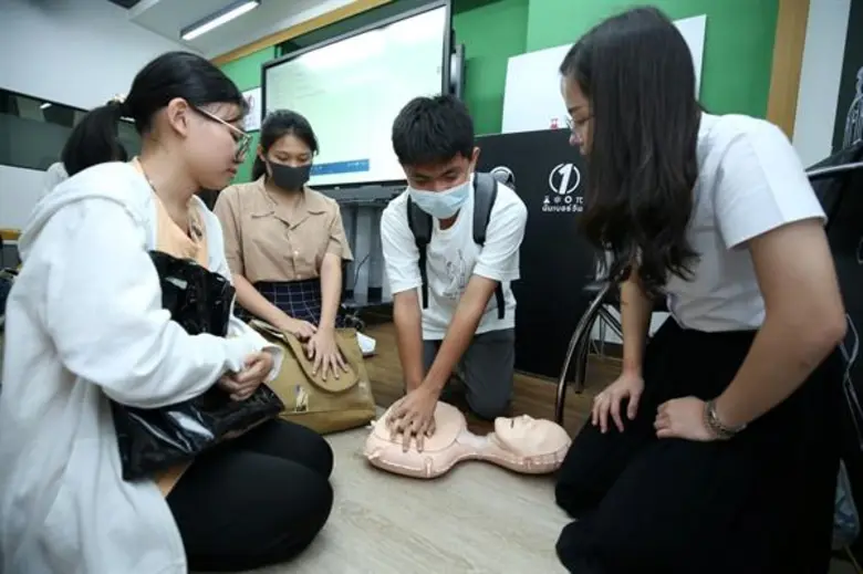 เอ็นคอนเส็ปท์ ชวนพี่หมอ 4 สถาบัน คุยเจาะลึกการเรียนแพทย์