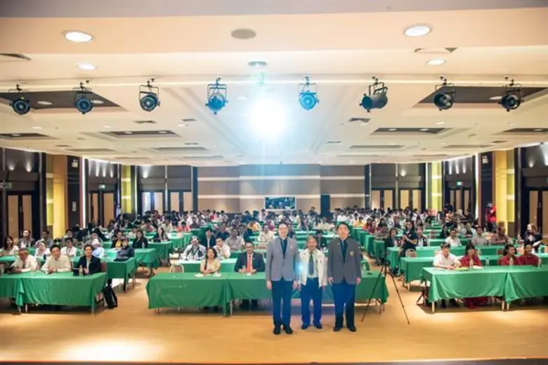 ผศ.ดร.วิโรจน์ ลิ้มไขแสง ประธานกรรมการอธิก...