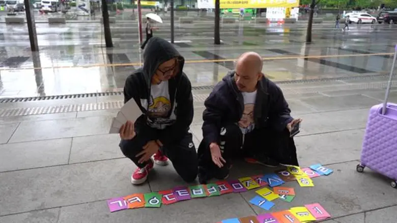 ทิ้งมาดแมนสายลุย “พาราด็อกซ์” สวมชุดประจำชาติเกาหลีเที่ยวทั้งวัน ในรายการ Padoxtour Seasion2 อาทิตย์ที่ 9 กุมภาพันธ์