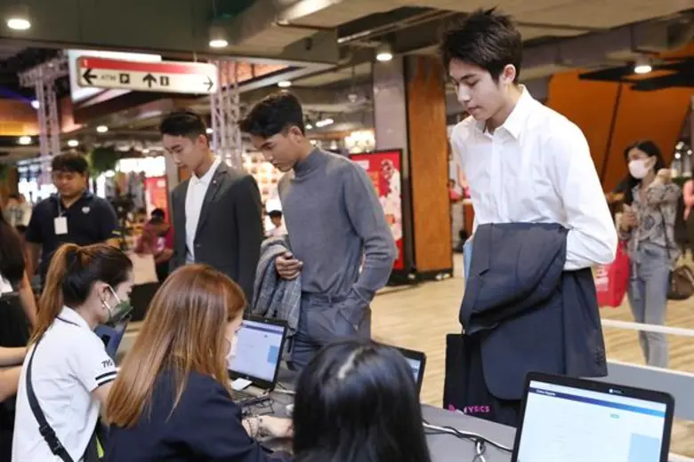 ทำเอาลานโปรโมชั่น ชั้น 1 ศูนย์การค้าเดอะ ...